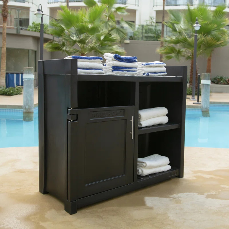 Mayne Inc. Fairfield 40 Gallons Gallon Water Resistant Polyethylene Towel Valet | Wayfair North America