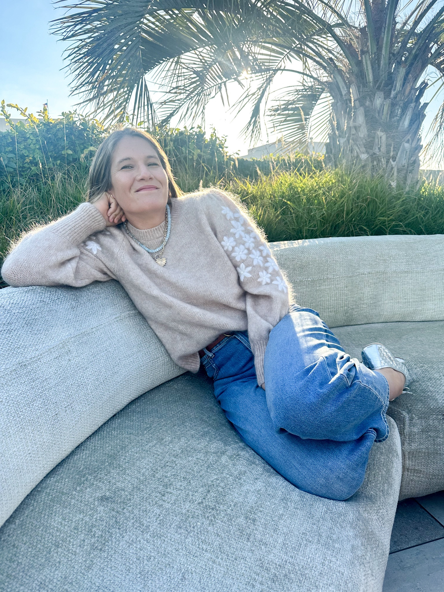 🌼🌼

size up a half size in the flats! code CARO15

jeans are TTS, very structured and very very high waisted so size up if you like your jeans a little looser 

Sweater is TTS