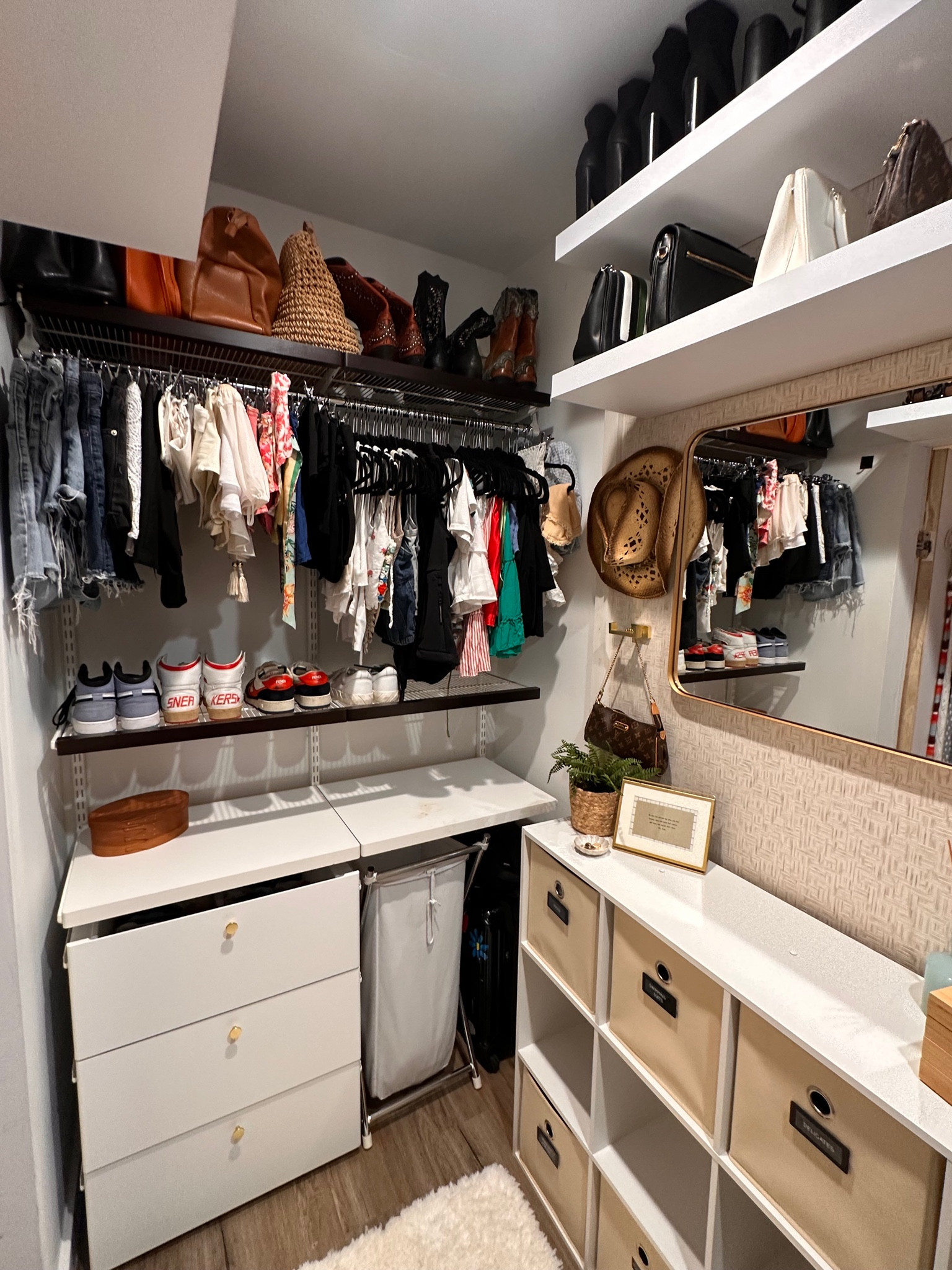 Closet Organization Tips

Closet hacks  apartment closet  closet inspo  closet organization  organization hacks  walk-in closet  closet organization hacks  home organization  fall closet  closet clean out  MarlaFay


#LTKHome #LTKSeasonal