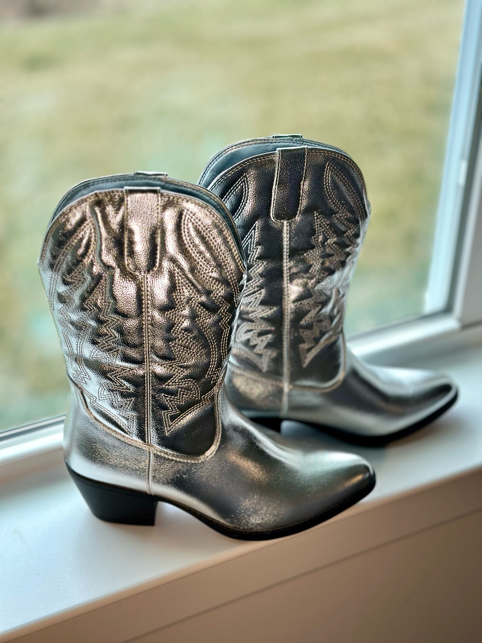 ✨Miron Crosby✨Western boot dupe! Silver western boot. MIDI boot.

#LTKfindsunder50 #LTKsalealert #LTKstyletip