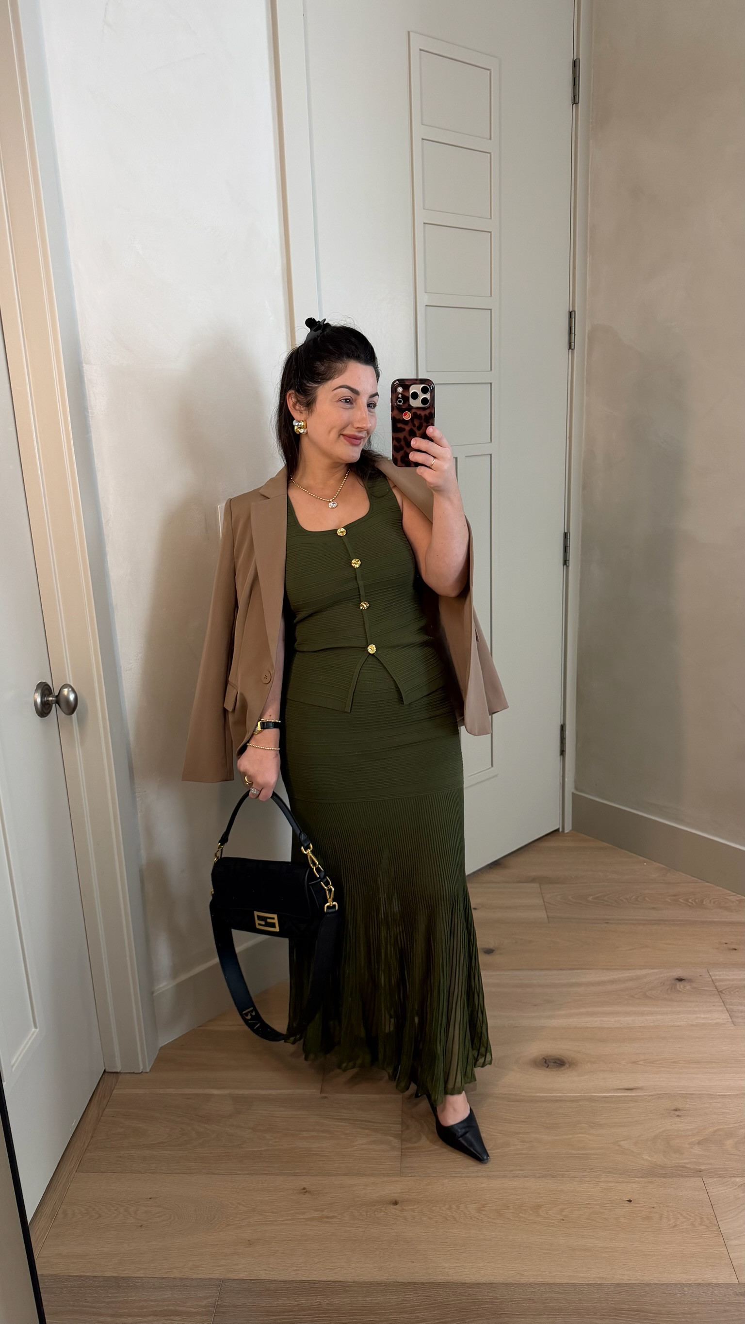 Chic workwear or conference look! 
Blazer size small
Set size small

5’0” 140lbs Petite
Petite friendly

#LTKCon

#LTKPetite #LTKWorkwear