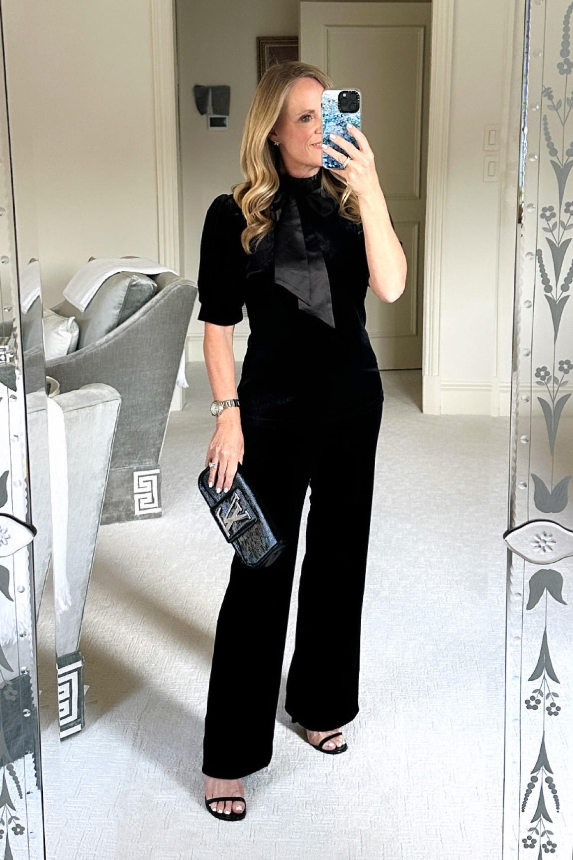 Avara‘s holiday line has launched and you don’t want to miss it! This gorgeous velvet blouse with satin bow and ruffle detailing at the neck and super flattering high waisted, black velvet pants are a classic Holiday look Both fit true to size I am 5‘2“ tall and wearing extra small for reference

#LTKHoliday #LTKOver40 #LTKFindsUnder50