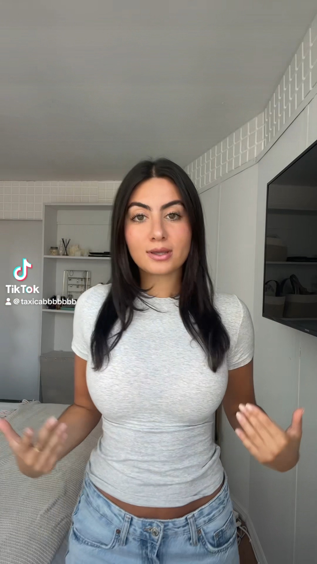 SKIMS Cotton Jersey Tees
Size Small 

#skims #skimscottonjersey 