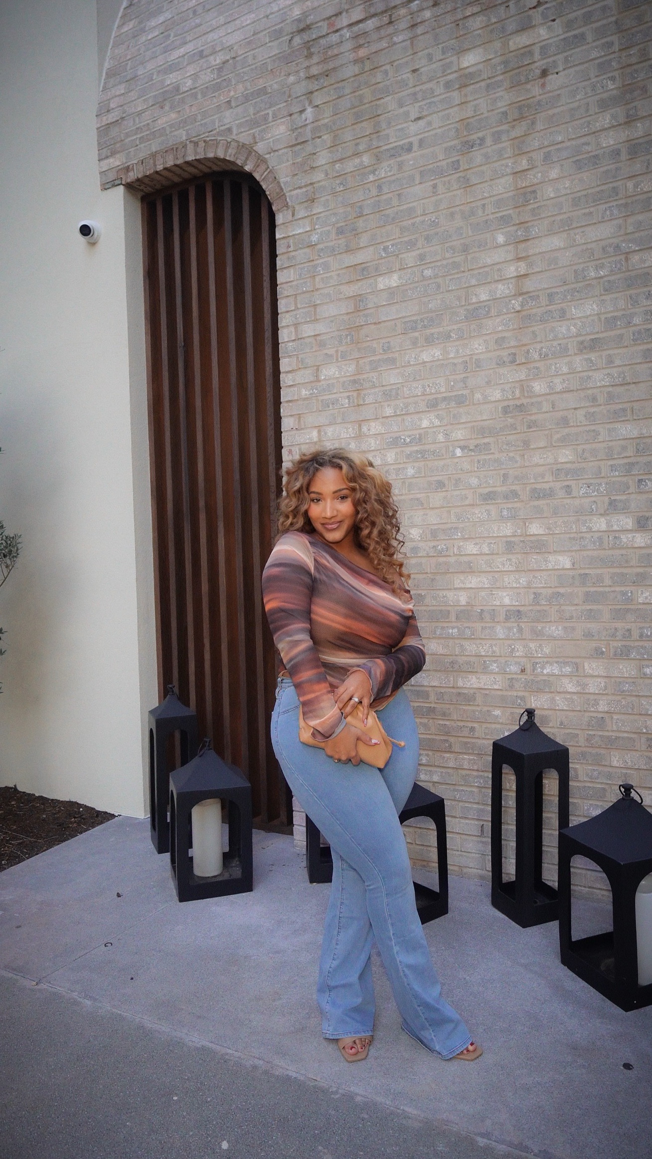 I live for a brown moment 😮‍💨🤎 

Comment SHOP for the link to everything in this video 🫶🏽

@saltair 
@fineryfragrance 
@hautehairatl 
@tartecosmetics 
@fentybeauty 
@naturiumskin 
@sheglam_official 
@thelipbar 
@lorealparis 
@hairitagebymindy 
@fashionnova 
@zara 
#makeup #grwm #clothes #hair #datenight