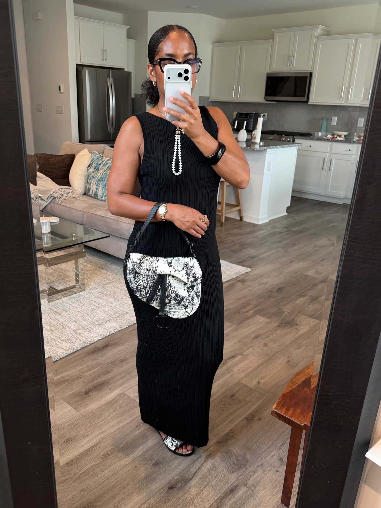 Quince cashmere black dress!! For those simple chic days! 🖤