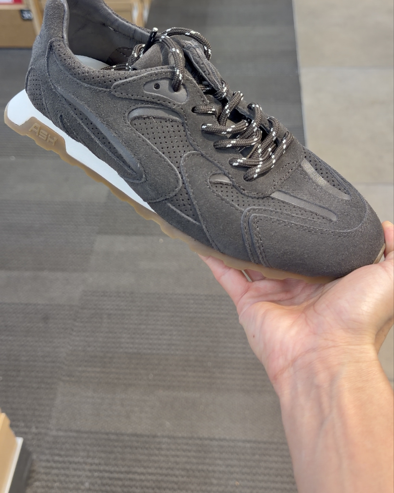 Neutral sneakers I’m loving from @dsw 🤩!

#LTKActive #LTKGiftGuide