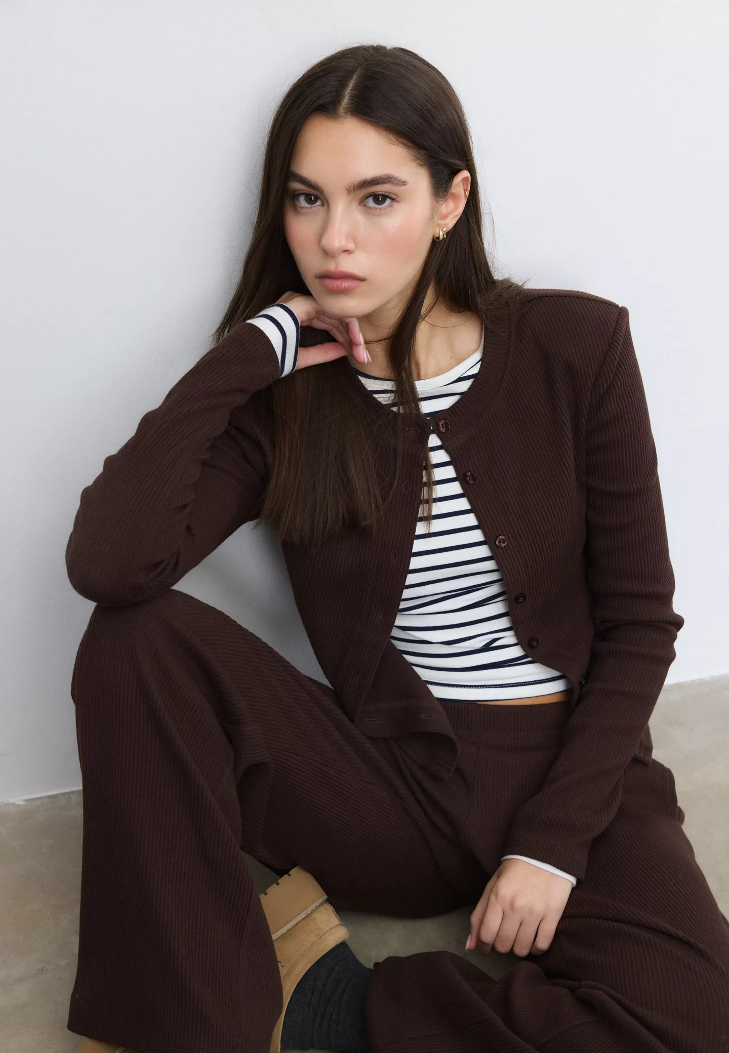 Knit cardigan with padded shoulders - Women's fashion | Stradivarius United Kingdom | Stradivarius (UK)