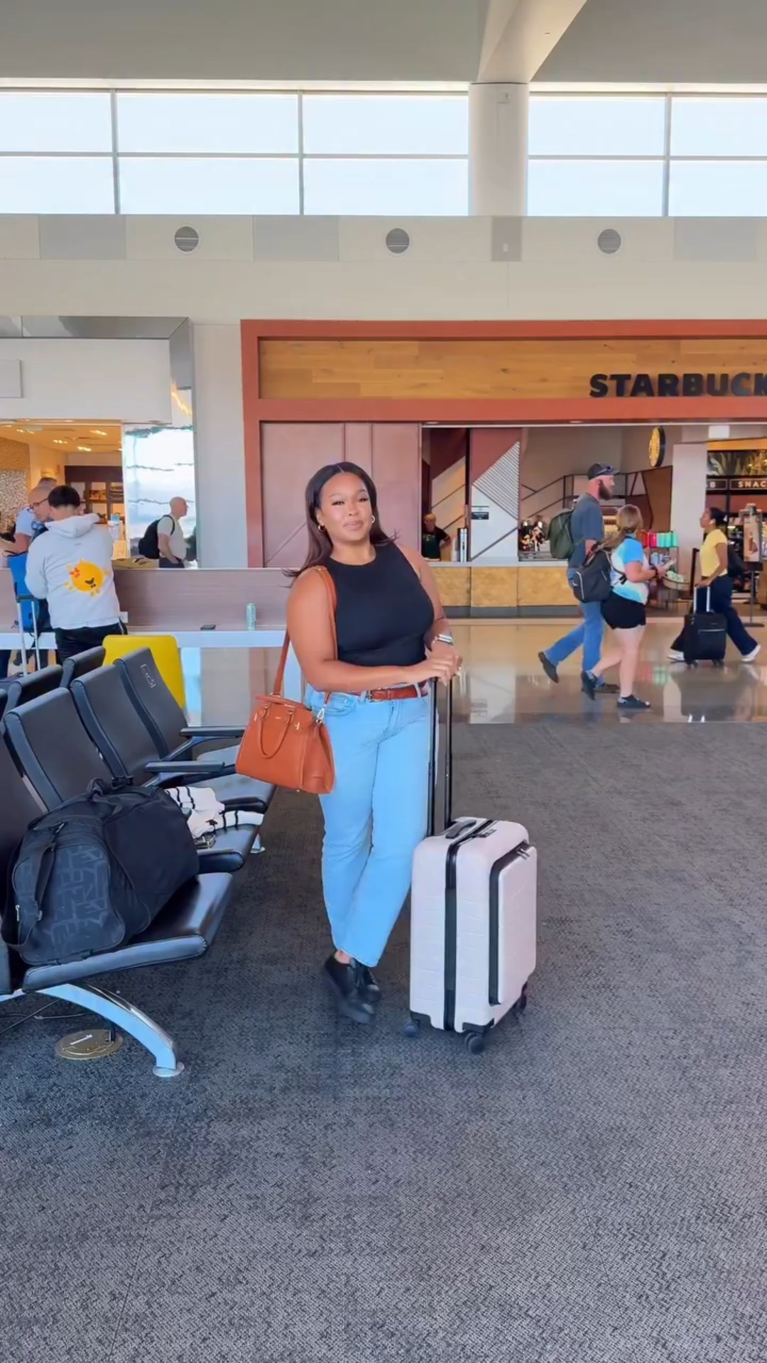 She doesn’t arrive with clarity. She’s built through confusion.
If your 20s feel like a mess, you’re not broken. You’re becoming. A confident woman in her 30s is just someone who didn’t give up in her 20s. Honor that. 🫶🏽
Suitcase & sweater @onequince 🙌🏽 perfume @valentino.beauty

#LTKSeasonal #LTKBeauty #LTKTravel