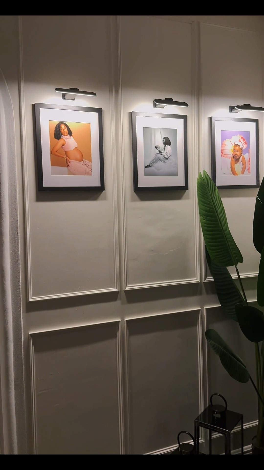 Proof that it doesn’t take much to elevate a space.
A few frames + soft lighting = instant warmth 🤍