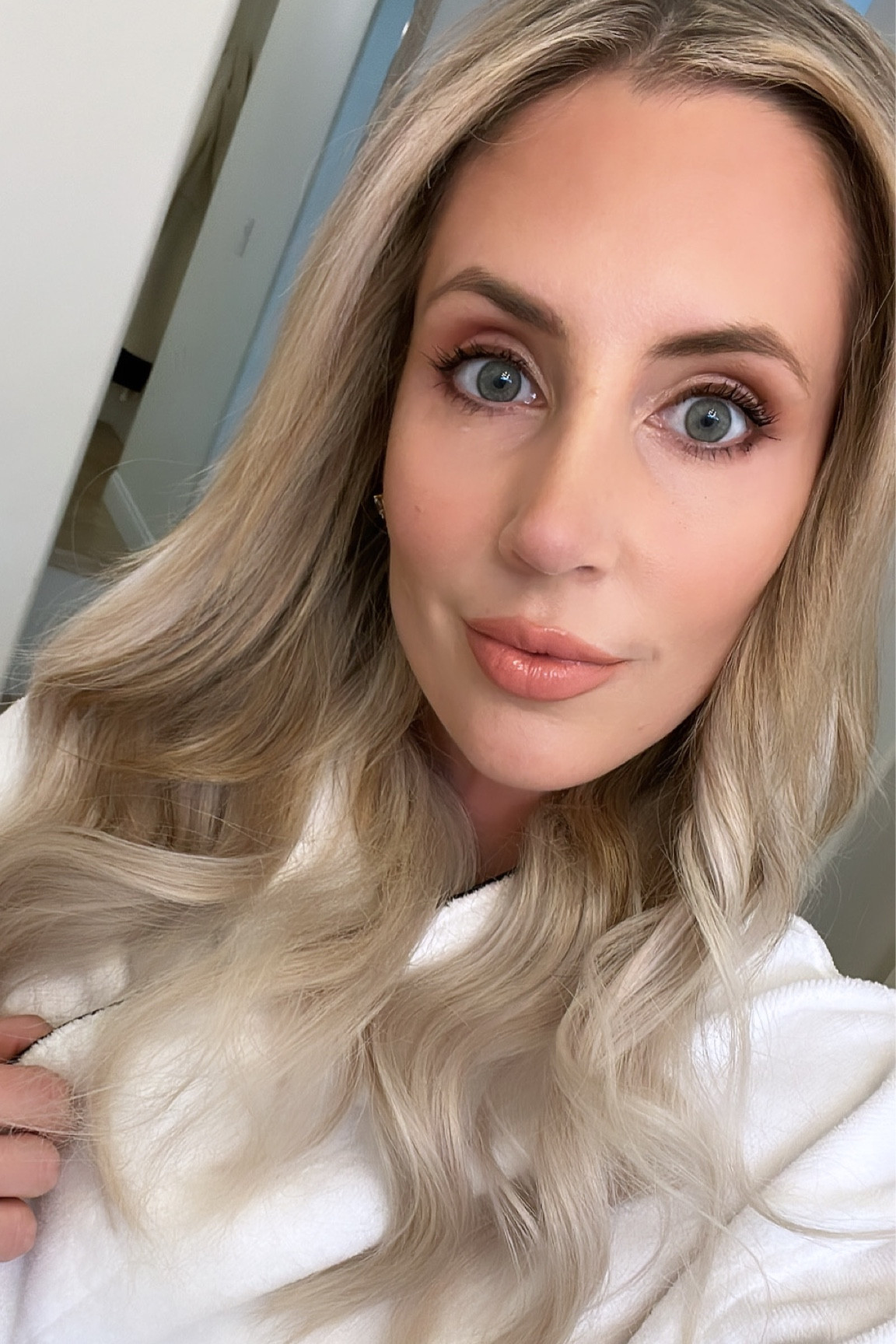 Soft, easy, bronzey-golds. Full coverage for pigment. It is perfect for everyday, and you can elevate it for a little more drama at night. 
Everyday Makeup 
Cle de Peau - multi repair oil - hydrates and nourishes. I use in the am before makeup and at night before bed. 
Cle de Peau - concealer - beige (expensive but WORTH IT) 
Flawless filter - 2
It cosmetics CC cream - medium
CT Foundation - 2 neutral 
Becca under eye - light  
CT powder bronzer/highlight duo
CT glow wand - peachgasm
Bare minerals foundation powder - light neutral
Benefit eyebrow - gimme brow brush - 2
CT - darling easy petite palette 
Charlotte Tilbury eye shadow - pillow talk pencil set
Kylie Lip: 007 BARE
Bobbi Brown Lipstick - Nude Reality 
Cle de peau gloss: rose pearl 
@nordstrom @nordstrombeauty #ad #nordstrombeauty #nordstrompartner #nordstrom 

#LTKunder100 #LTKstyletip #LTKbeauty