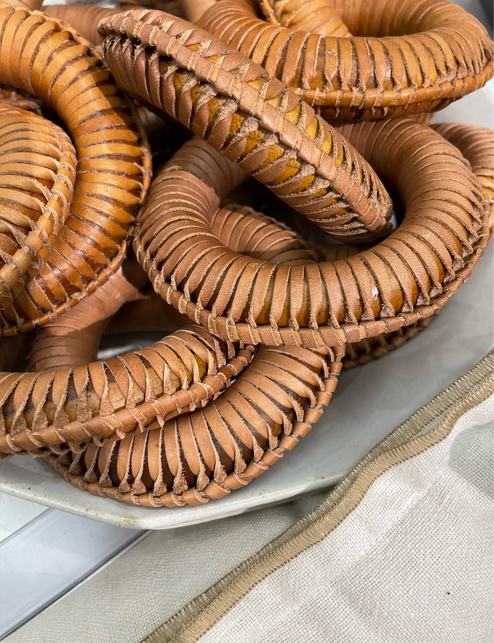 Grabbed these cute round leather links for my decorative sofa table bowl. 

Round Leather Links • Table Decor • Sofa Table Decor • Home Decor • Leather Links • Neutral Home • Modern Boho • Boho Decor • Modern Boho Home • Boho Home • Home

#leatherlinks #homedecor #tabledecor #modernboho #bohodecor #home #bohohome #neutral #neutralhome

#LTKhome #LTKunder50 #LTKfamily