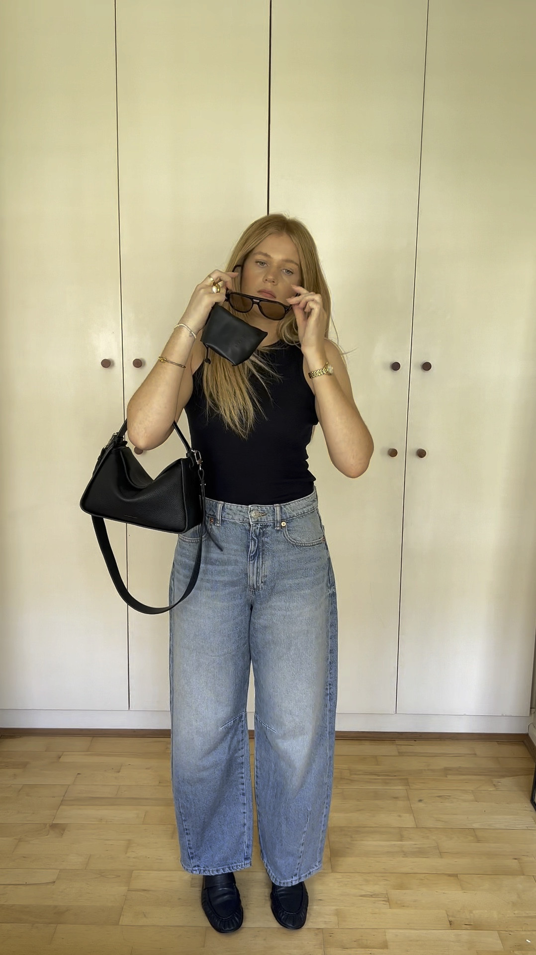 Rummaging through my whole wardrobe, just to end with jeans and a tank.

Jeans - zara
Bag - the horse
Glasses - bresac
#ootd #style #fitcheck

#LTKaustralia #LTKbeauty #LTKstyletip