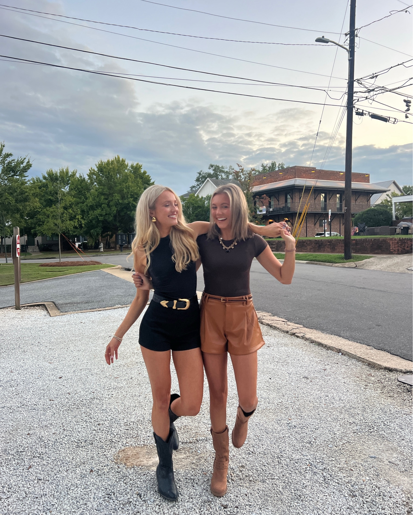 western look for Fall (obsessed with Streets Ahead belts)

#LTKshoecrush #LTKstyletip #LTKSeasonal