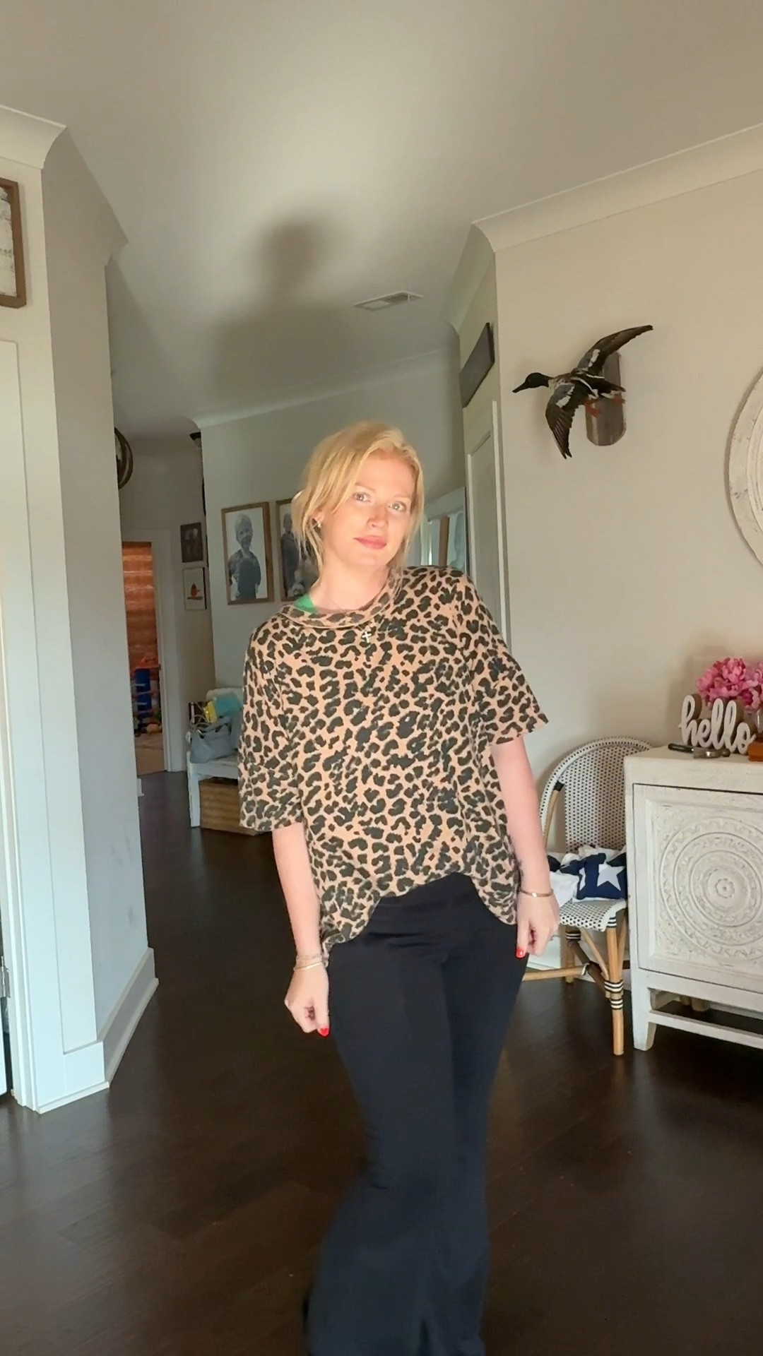 Mom style inspo. Oversized tee and yoga/flare pants. Aerie is one of my faves for comfy clothes



#LTKSummerEdit #LTKStyleTip #LTKActive