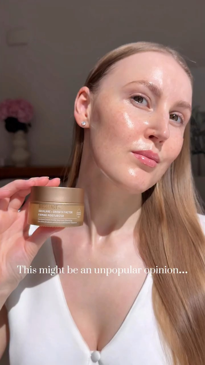 #ad ✨ Hydrated, glowy, healthy-looking skin

I’ve been loving how lightweight yet deeply nourishing this moisturizer feels 🤍
It melts in beautifully, leaving my skin smooth, balanced, and softly radiant.

Perfect for that bouncy finish — without any heaviness.
@biossance 

#biossance #cleanbeauty #glowyskin #reelsbeauty @fromthelobby