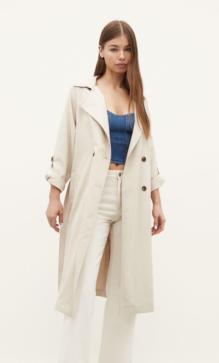 Langer fließender Trenchcoat | Stradivarius DE