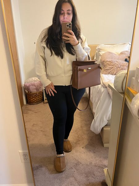 Rainy day OOTD for shopping! Old Navy sweatshirt, ugg slippers and lily and bean evie bag 

#LTKitbag #LTKmidsize #LTKstyletip