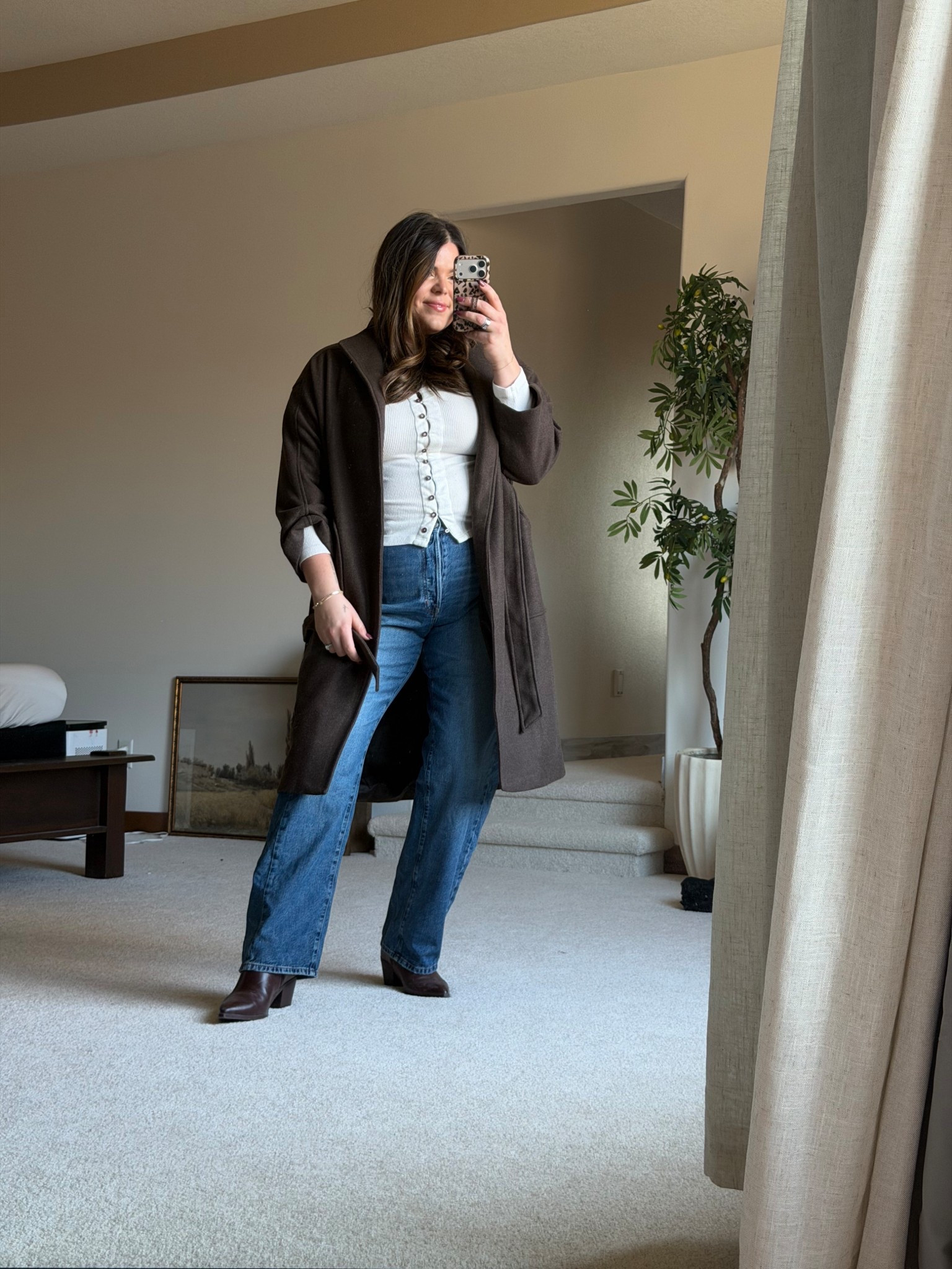 My girls and I were chatting on Instagram stories yesterday about loving the idea of baggy or wide leg jeans but not loving the proportions they give our body some of my favorites, in fact they’re the first jeans I bought postpartum
  

They give such good tummy shaping and contouring structure also a little shaping on the booty. 

Headed out for a lunch date with Nick today.

Midsize outfit mom outfit date night postpartum size 14

#ltkfindsunder100 #ltkplussize #ltkmidsize