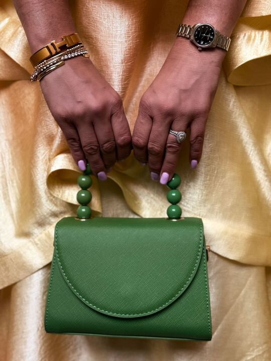 Love a pop of green 💚
 