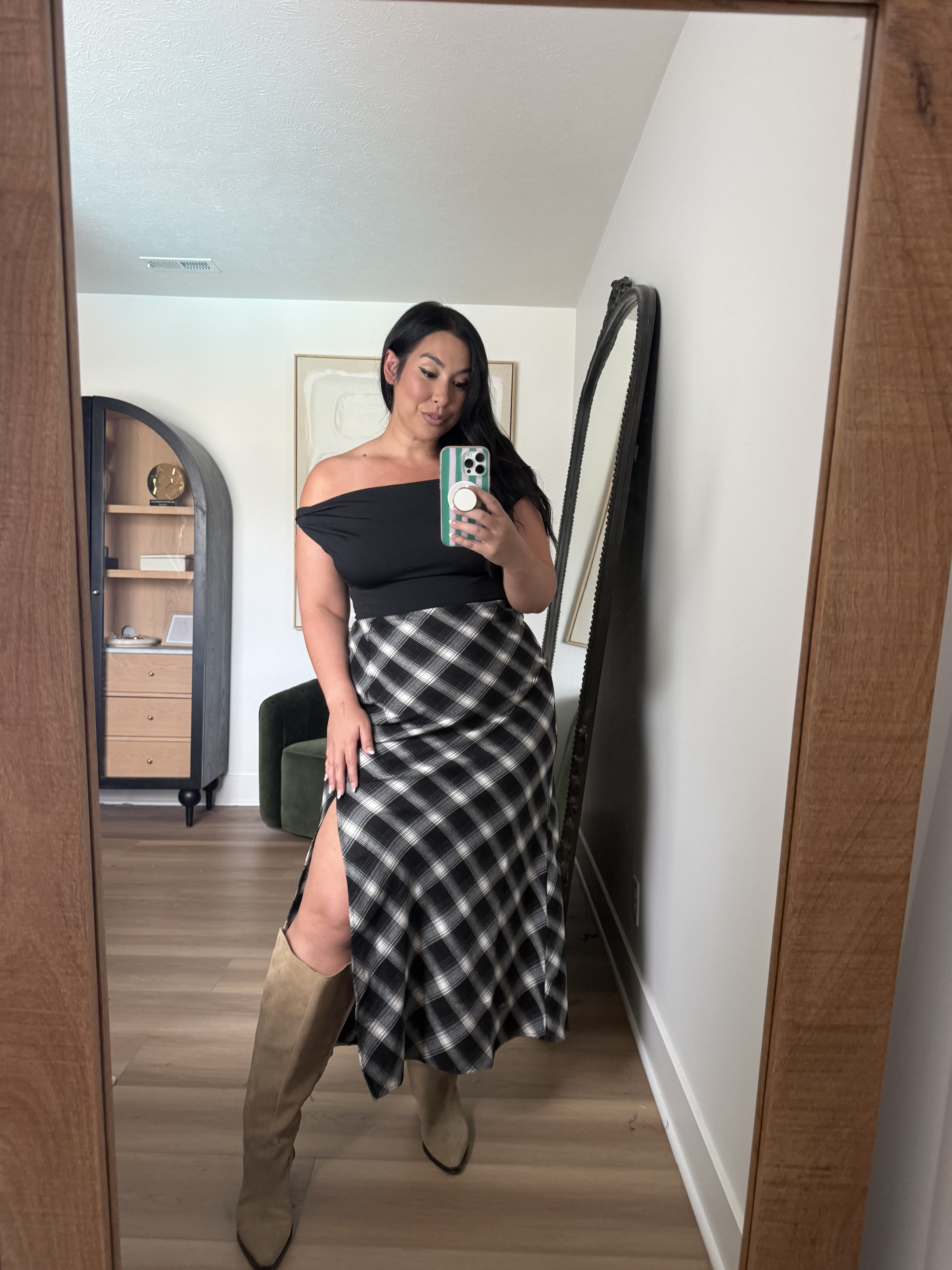 Love this skirt, hugs the curves and is so flattering! Wearing an XL in all dresses vici, fall style, fall dress, midsize fashion, fall finds 

 #LTKSeasonal #LTKMidsize