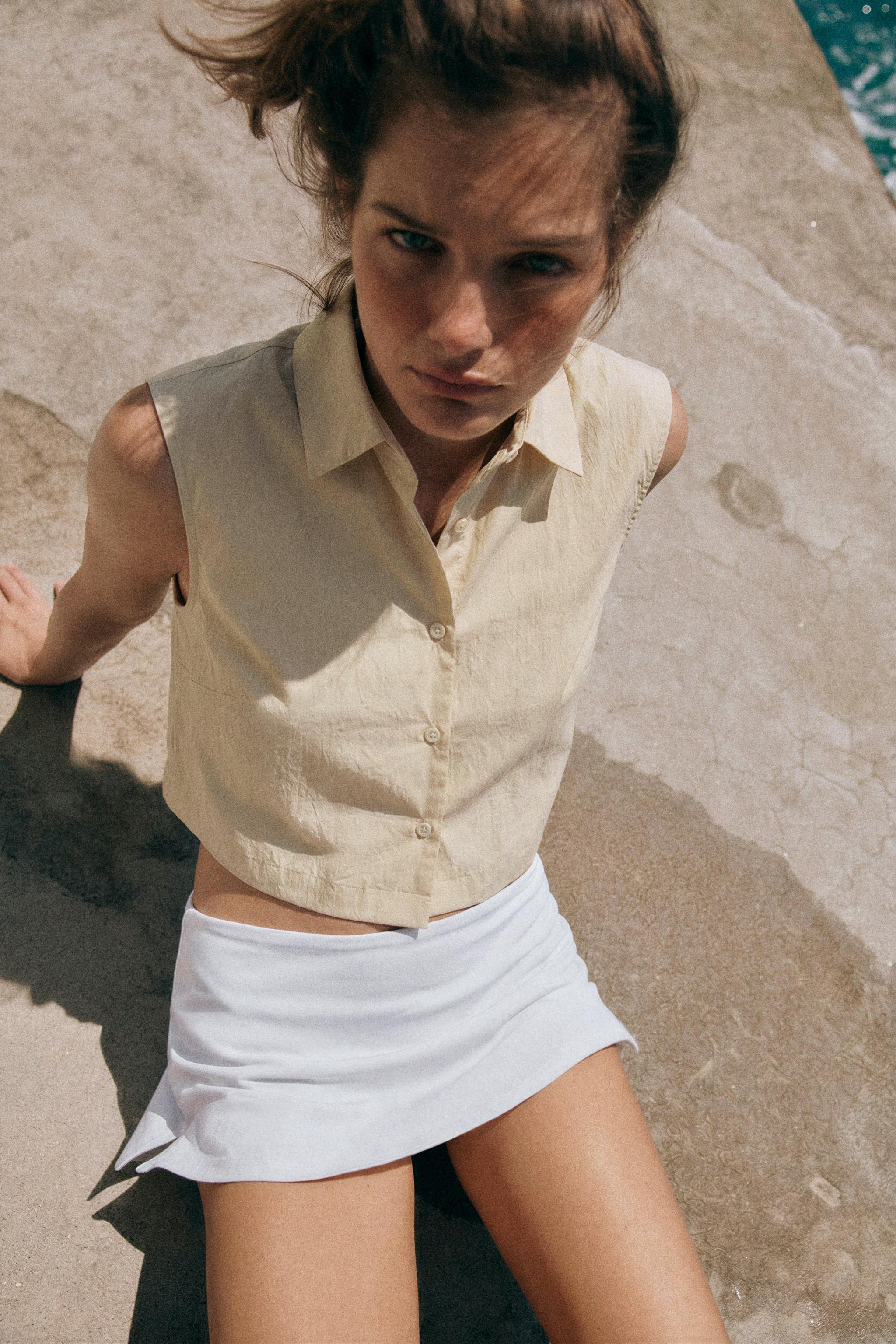 Lapel collar sleeveless top. Voluminous back detail. Front button closure. | Zara US