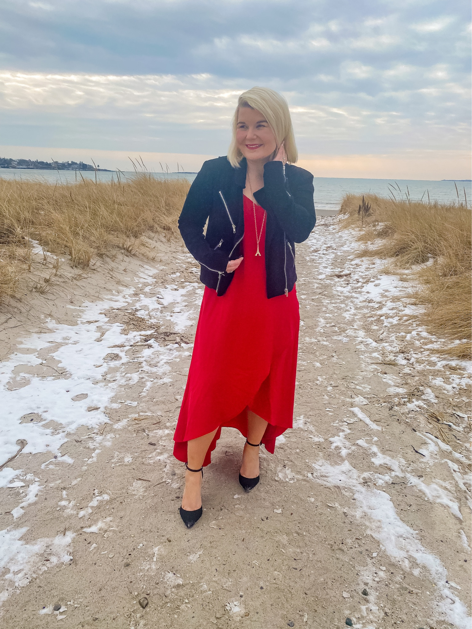 ‘Tis the season for red.

This dress from Lulu’s is perfect for the holiday season. 

#LTKGiftGuide #LTKCyberweek #LTKHoliday