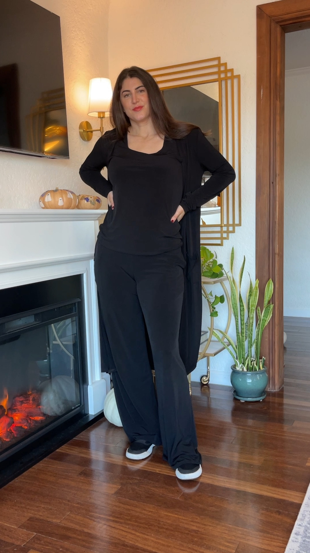 My go-to travel outfit
The Brigitte Brianna Essential Set by Sexy Modest.
This set is lightweight, doesn’t wrinkle, and comes in 9 different colors,

www.sexymodest.com 
@modestshoppin
Travel outfit 