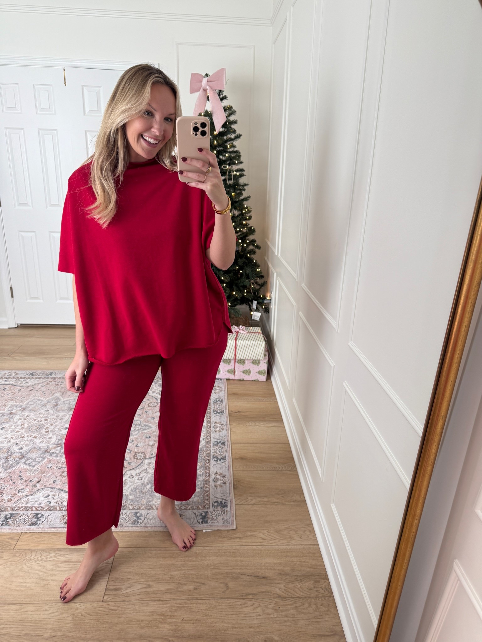 Winter outfit - casual holiday outfit - wearing a large 

#LTKSeasonal #LTKHoliday #LTKMidsize