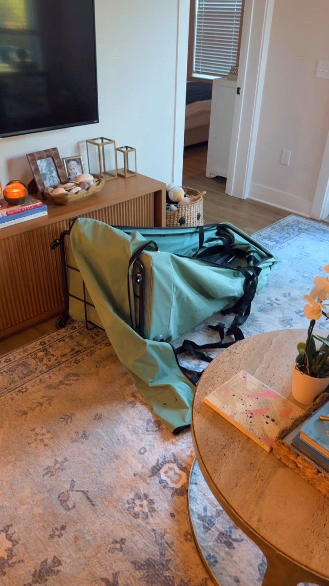 You know you have the BEST 🌲🎄ever when it comes straight out the bag looking like perfection with every light working 🙌🏼