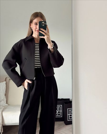 Black & white monochrome outfit 🤍🖤

Crop jacket - Zara (similar linked)
Stripes - Zara (similar linked)
Black Trousers - REONA longer length in 5 ft 9
Bracelet - Arket 

#LTKSeasonal #LTKFind #LTKeurope