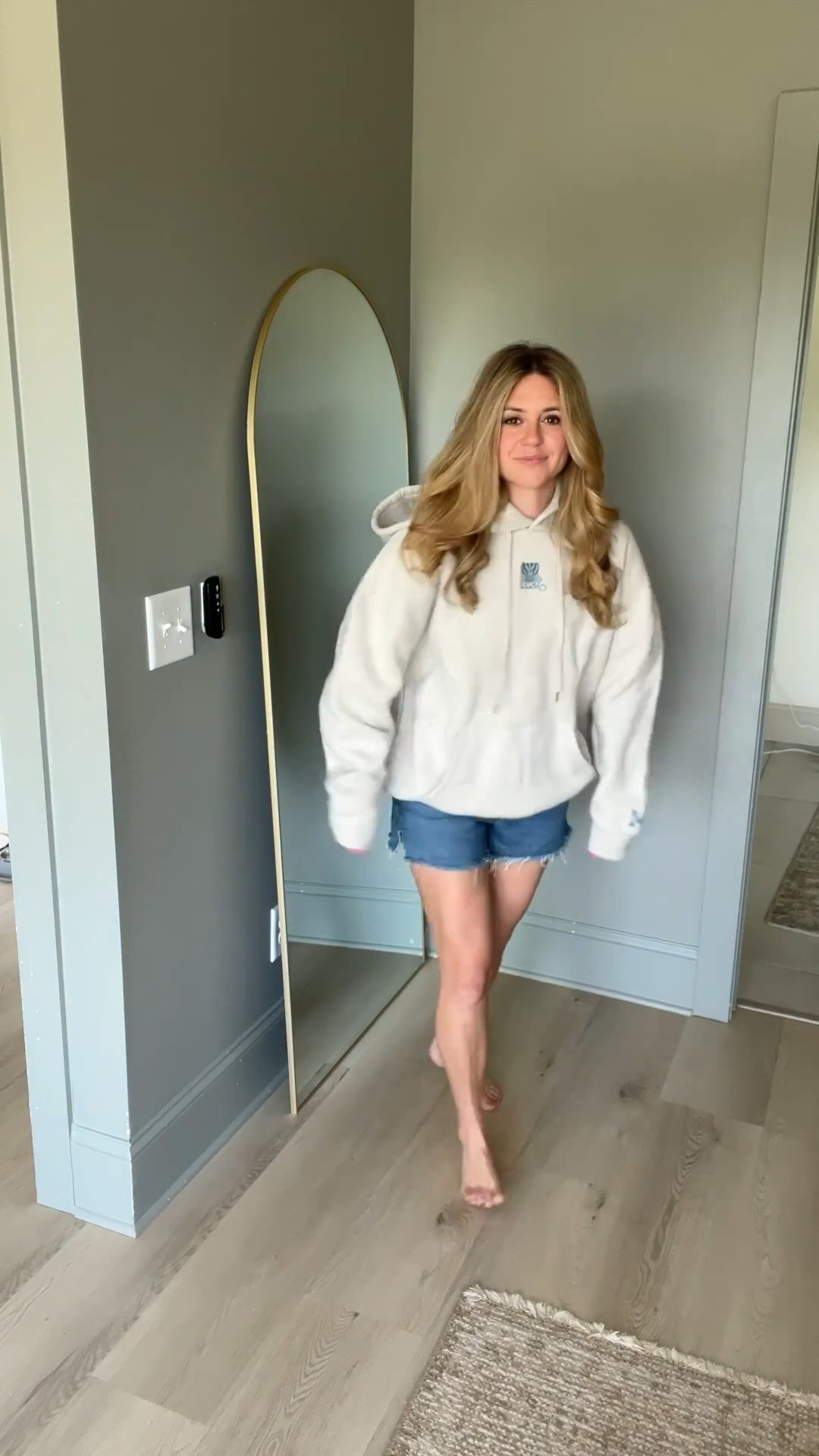 How cute is this sweatshirt by @78andsunnyapparel?!? Check out their other colors! It is so comfy! Can't wait to take this to the beach for chilly evenings!! #ryderclub #ad

#LTKdayinmylife #LTKstorytime #LTKmomlife