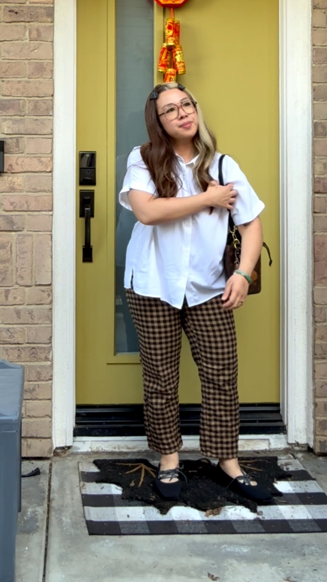 I love when I don’t think too hard but my outfit still goes together. I think when you shop for your body type, a capsule wardrobe can be doable!

Shirt: Uniqlo size medium I feel like it’s oversized style so if you don’t want it as oversized then size down

Pants: 12th tribe- there is no stretch I think size up if you are not sure. These are a large but I feel like they’re closer to a medium. I usually wear size 10 pants and they’re snug for a large 

Shoes: Vivian true to size and soo comfy it comes w 3 kinds of laces