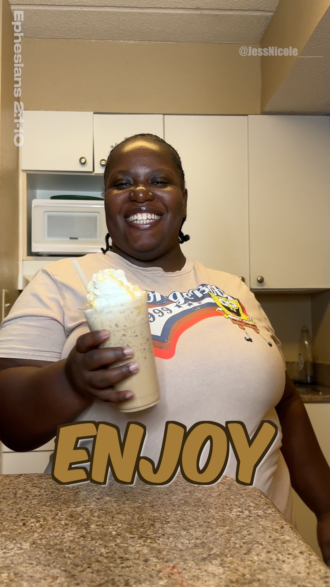 This Funnel Cake Iced Latte Tastes Like a Fair in a Cup 🎡🤎 | Easy Café Bustelo Recipe

Funnel Cake Iced Latte 🤎✨
This one tastes like the fair in every sip — sweet, cozy, and creamy!
Made with Toasted Marshmallow, Cupcake, and Cheesecake syrups, plus a hint of brown sugar and Café Bustelo espresso for that rich flavor balance.
Topped with whipped cream + drizzled white chocolate sauce 🍰☕

Would you try this Funnel Cake Latte or remix it with caramel drizzle instead? 👀👇

👉 Follow for more mocktails, foodie finds, and lifestyle vibes:
@JessNicole____ on IG, TikTok & YouTube 💫

#jessnicole #jessnicole____ #dontbestingy

#LTKHoliday #LTKPlusSize #LTKSeasonal