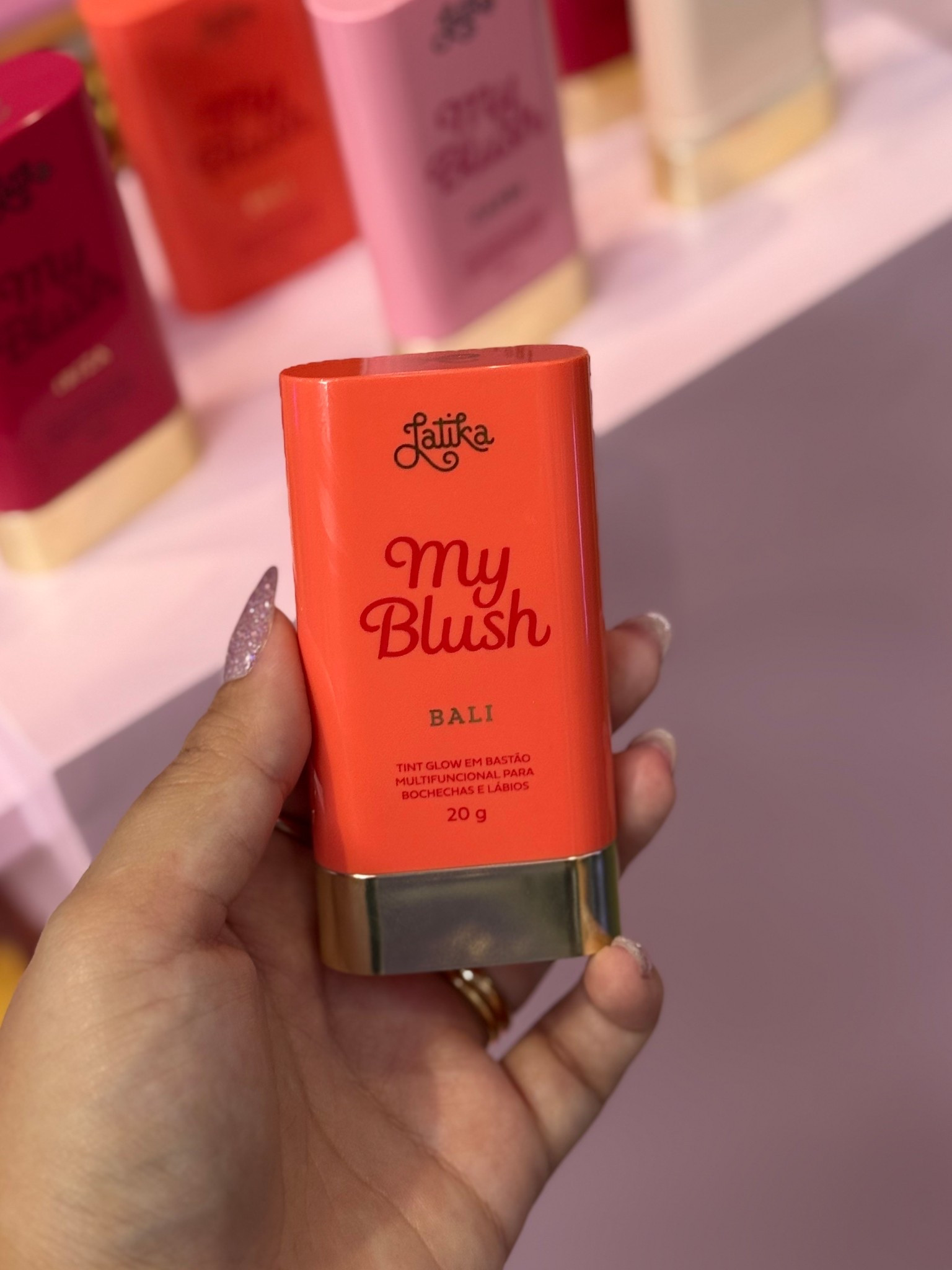 Descobri esse blush recentemente e foi um achado! Muitooo igual ao gringo Pixi! Vale super a pena, esfuma perfeitamente e não deixa chinelada. É lindo!

#LTKpromo #LTKbeleza #LTKbrasil
