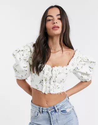 ASOS DESIGN – Geblümtes, gerüschtes Jeansoberteil | ASOS DE