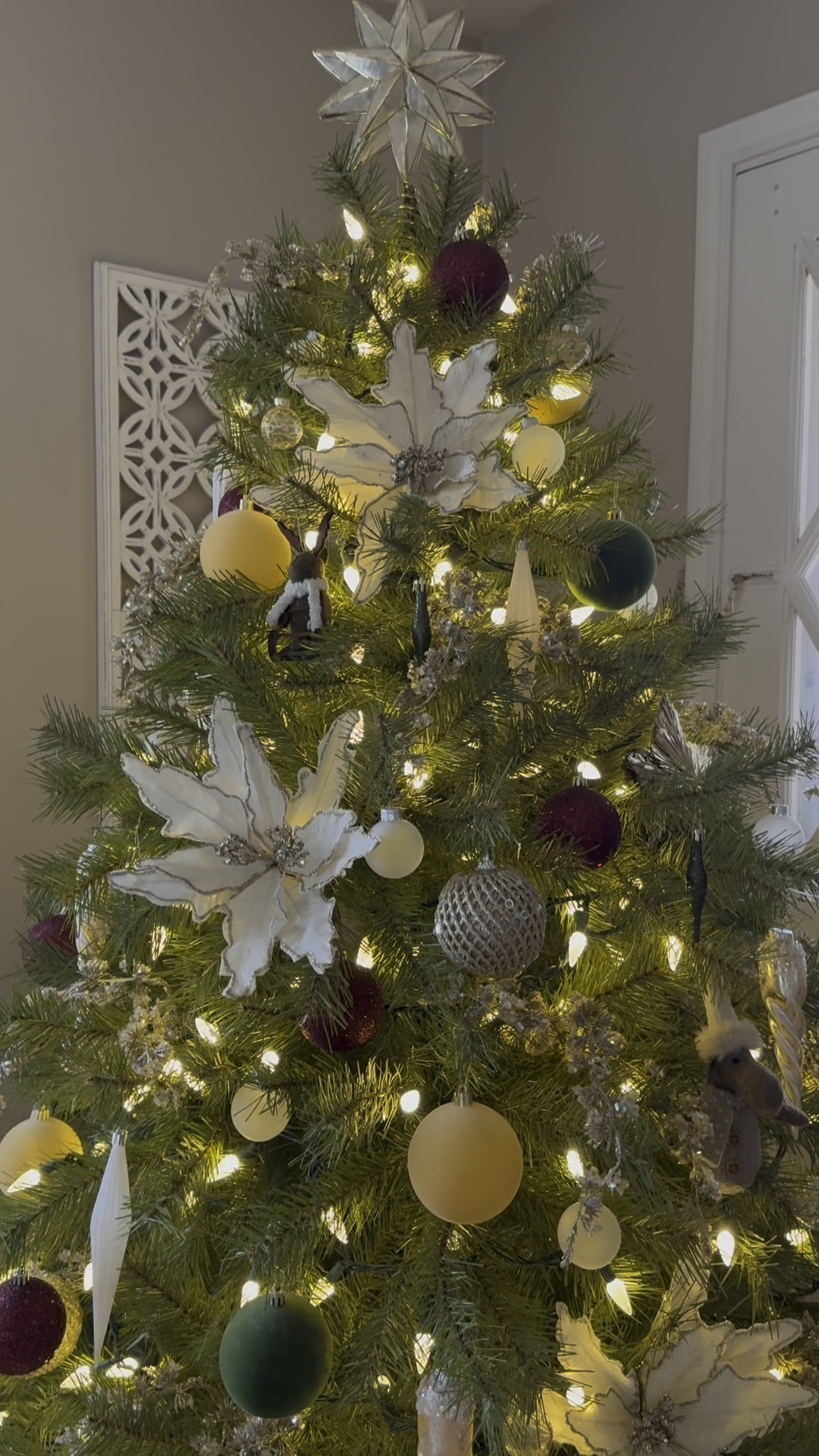 I wait all year to put up the Christmas tree 🙌🏻✨ the best time of the year! 

some of our ornaments and the lights I used are linked in my bio 🎄 @shop.ltk

.
.
.

#christmastreeinspo #christmastree #decemberthings #christmasdecor #flockedornaments #neutralchristmasdecor #tistheseason #rockingaroundthechristmastree #themostwonderfultimeoftheyear #teamltk #ltk 

#LTKSeasonal #LTKHoliday #LTKHome
