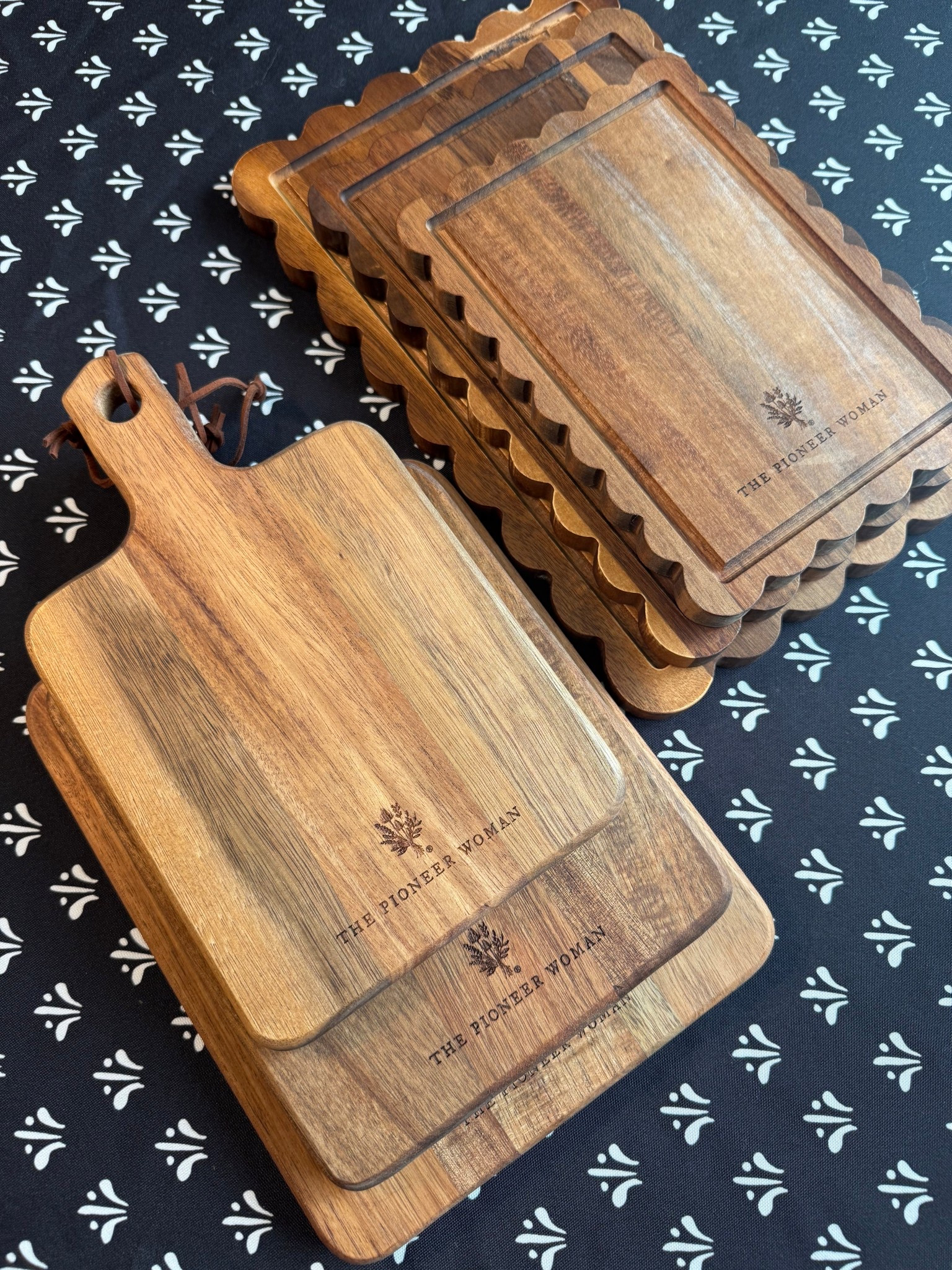 🤎 VIRAL BOARD SET GIVEAWAY

these are the hard-to-get wood board sets that keep selling out 👀

I’m giving away TWO sets!!

✨ head to Facebook to enter
search MillennialHomeFaves + follow my page to find the giveaway post

don’t miss this — they’re SO hard to get


#LTKdayinmylife #LTKHome