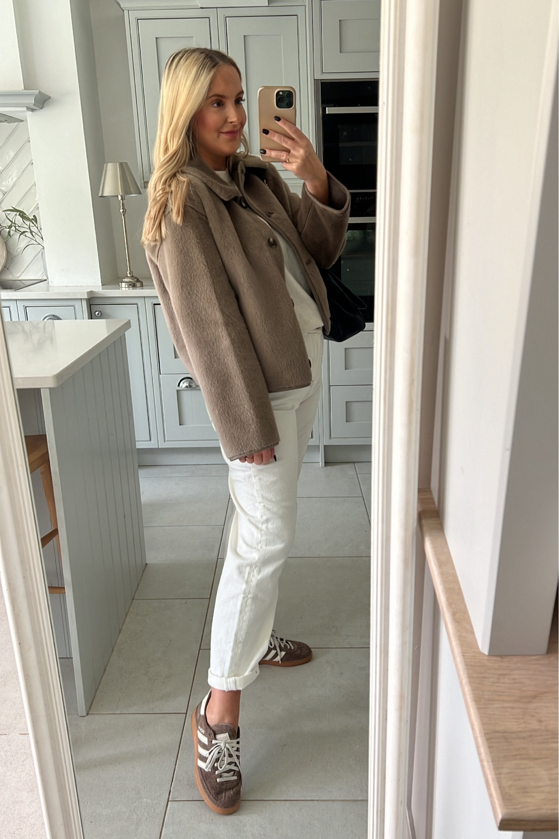 Cosy 🍂🤍
Uk size 12/14 5ft5
Jacket 12
Top medium
Jeans 14R

#LTKmidsize #LTKuk #LTKautumn