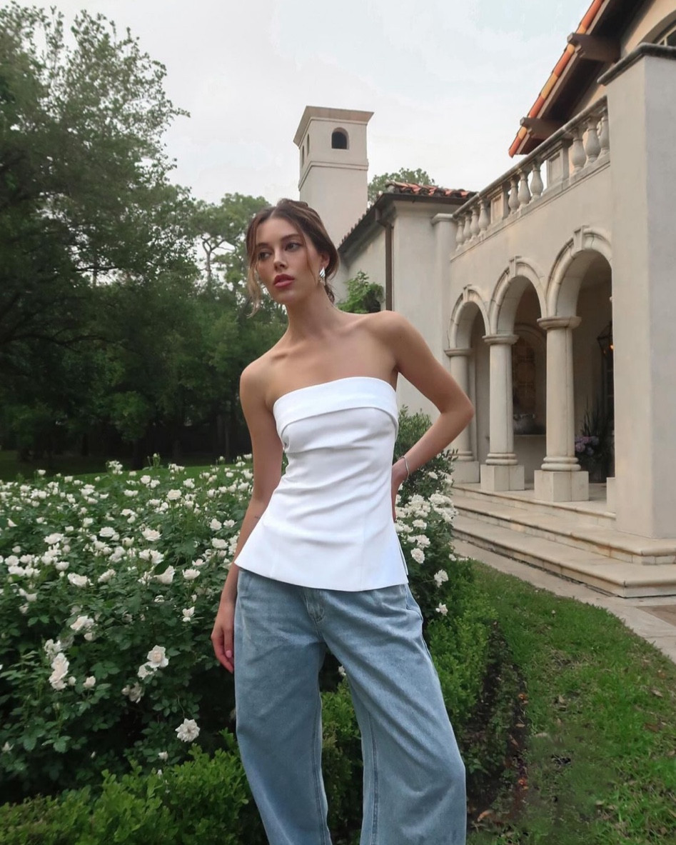 Blooming 🤍 This tube top is the cutest