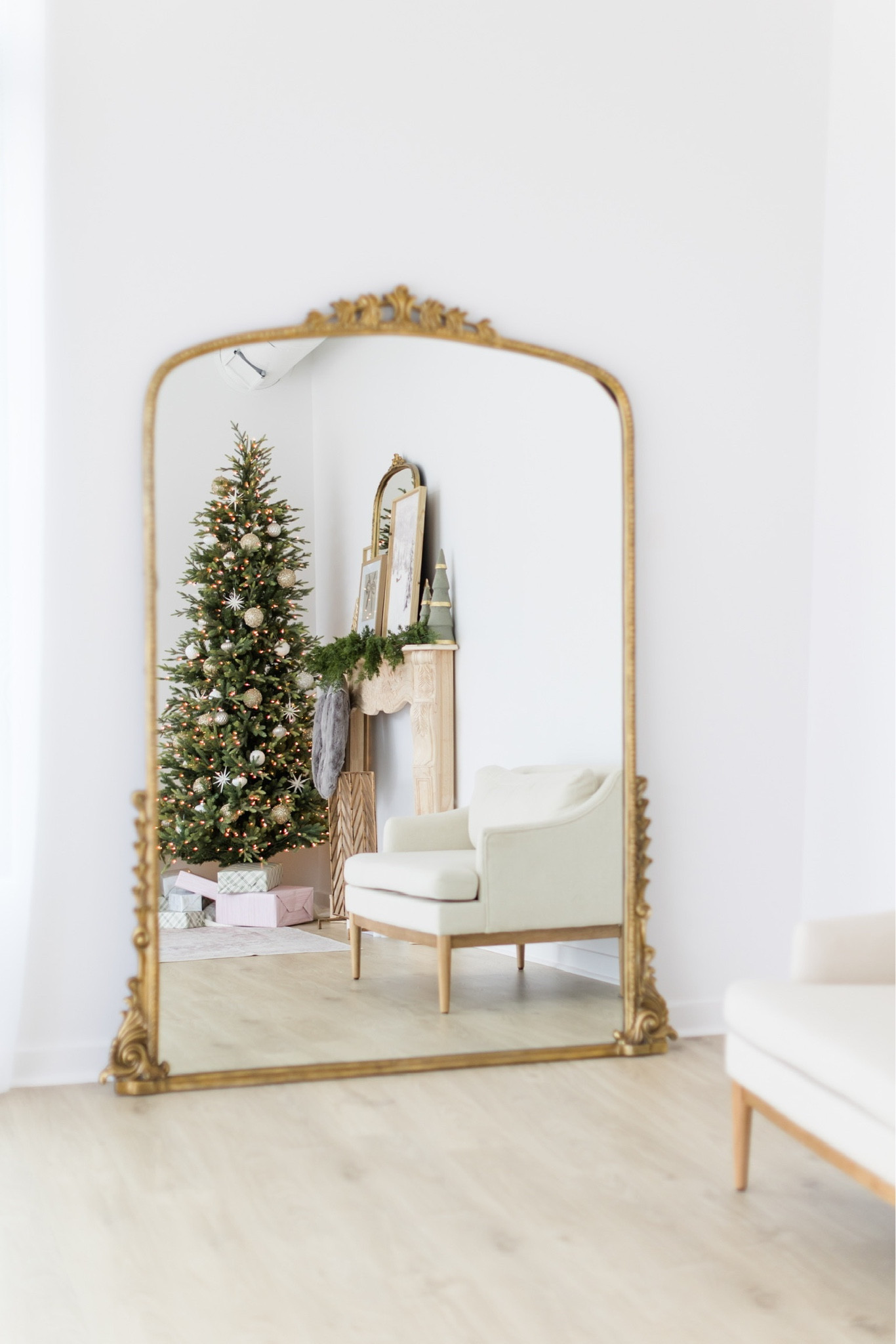 It’s the last chance to get the Gleaming Primrose mirror on sale! 

Loverly Grey, Anthro sale

#LTKCyberWeek #LTKsalealert #LTKhome