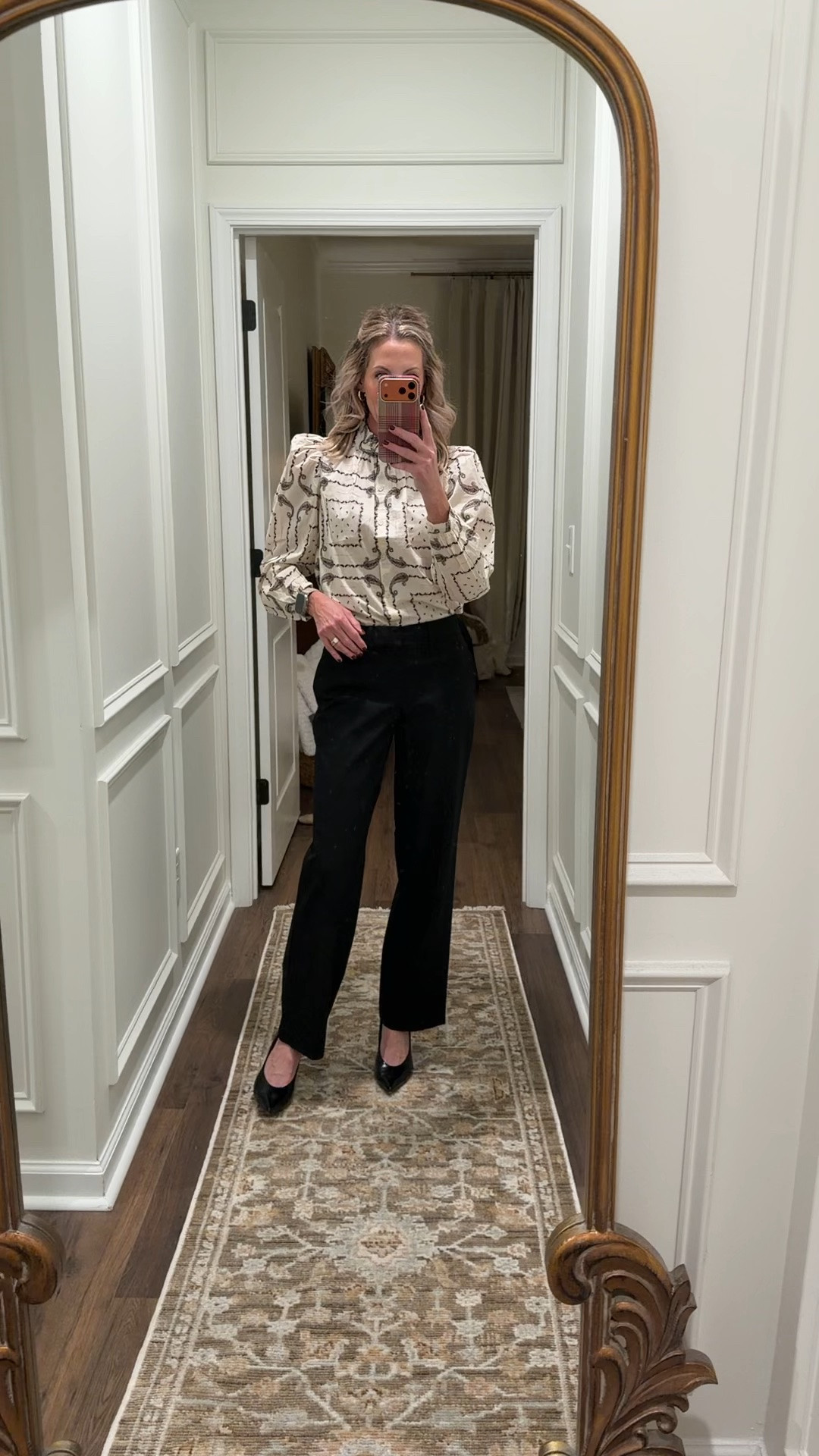 Today’s ootd. It’s all Walmart… Scenario top, scoop pants, free assembly shoes… Size extra small and top, size zero in pants… Shoes, true to size