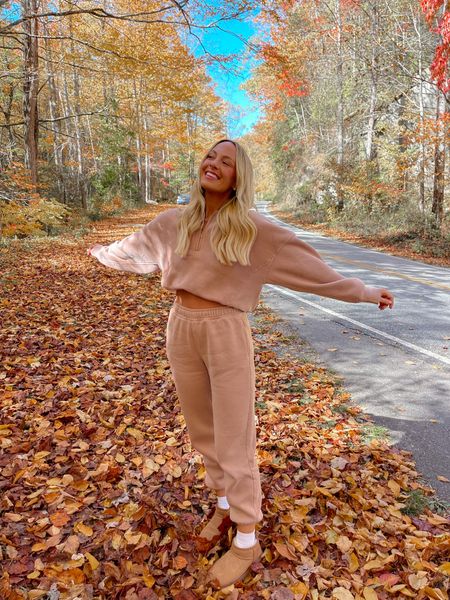 Cozy fall outfit of the day from Abercrombie, outfits to wear looking at leaves, fall outfits, cozy outfits for fall 2023, neutral, girl, style, favorites from Abercrombie, sale Abercrombie

#LTKSeasonal