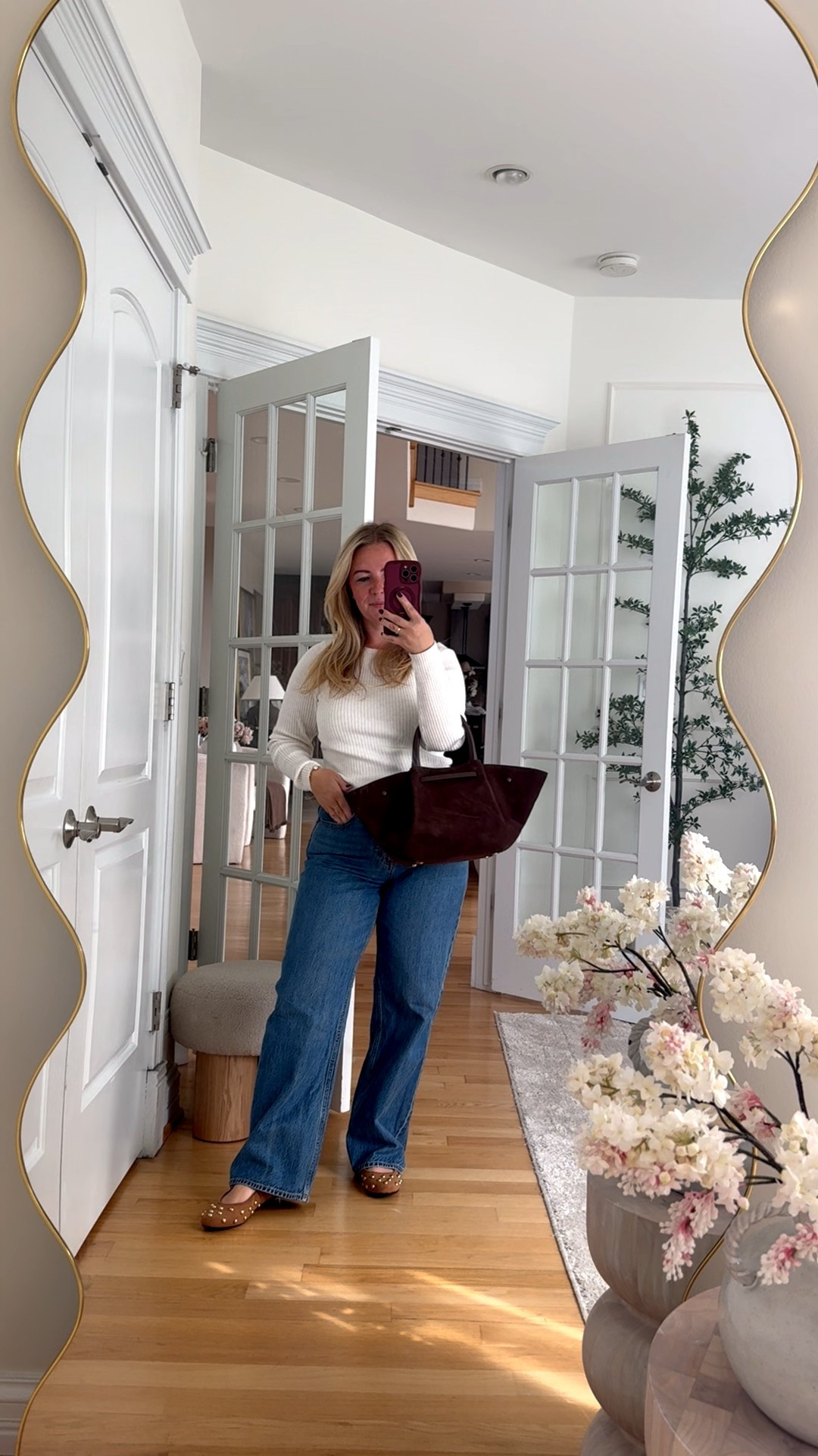 Wearing my most-loved everyday jeans — and they’re included in the Abercrombie & Fitch denim sale on LTK 🙌
These are the High Rise Loose Jeans and they’re flattering, comfortable, and easy to style year-round.

Abercrombie denim is 25–40% off, plus 20% off almost everything else (with an extra code!), so it’s the best time to grab them if you’ve been eyeing a pair.

Linked my exact jeans + outfit details 🤍

#LTKMidsize #LTKootd #LTKSaleAlert