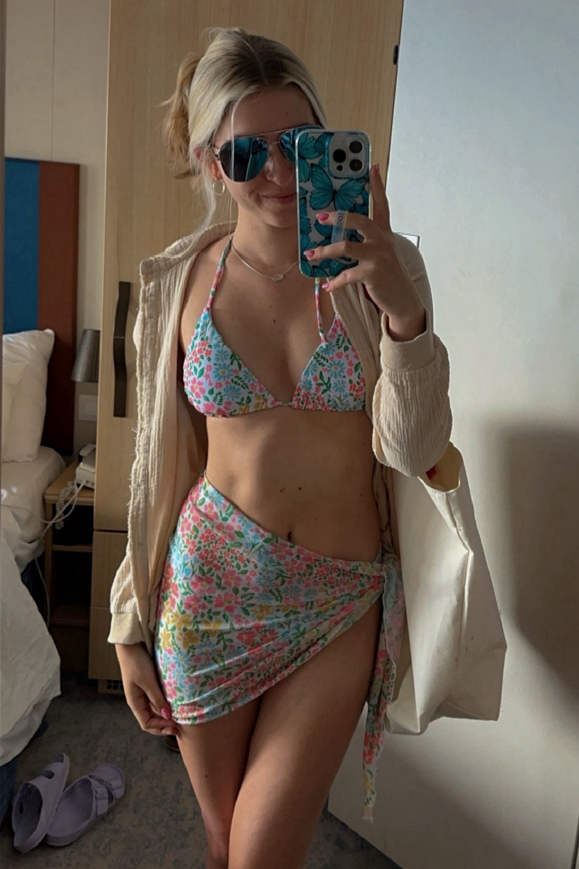 Pool day ☀️
#sunglasses #clawclip #shein #pinklily #quay #loopycase

#LTKSeasonal #LTKtravel #LTKswim