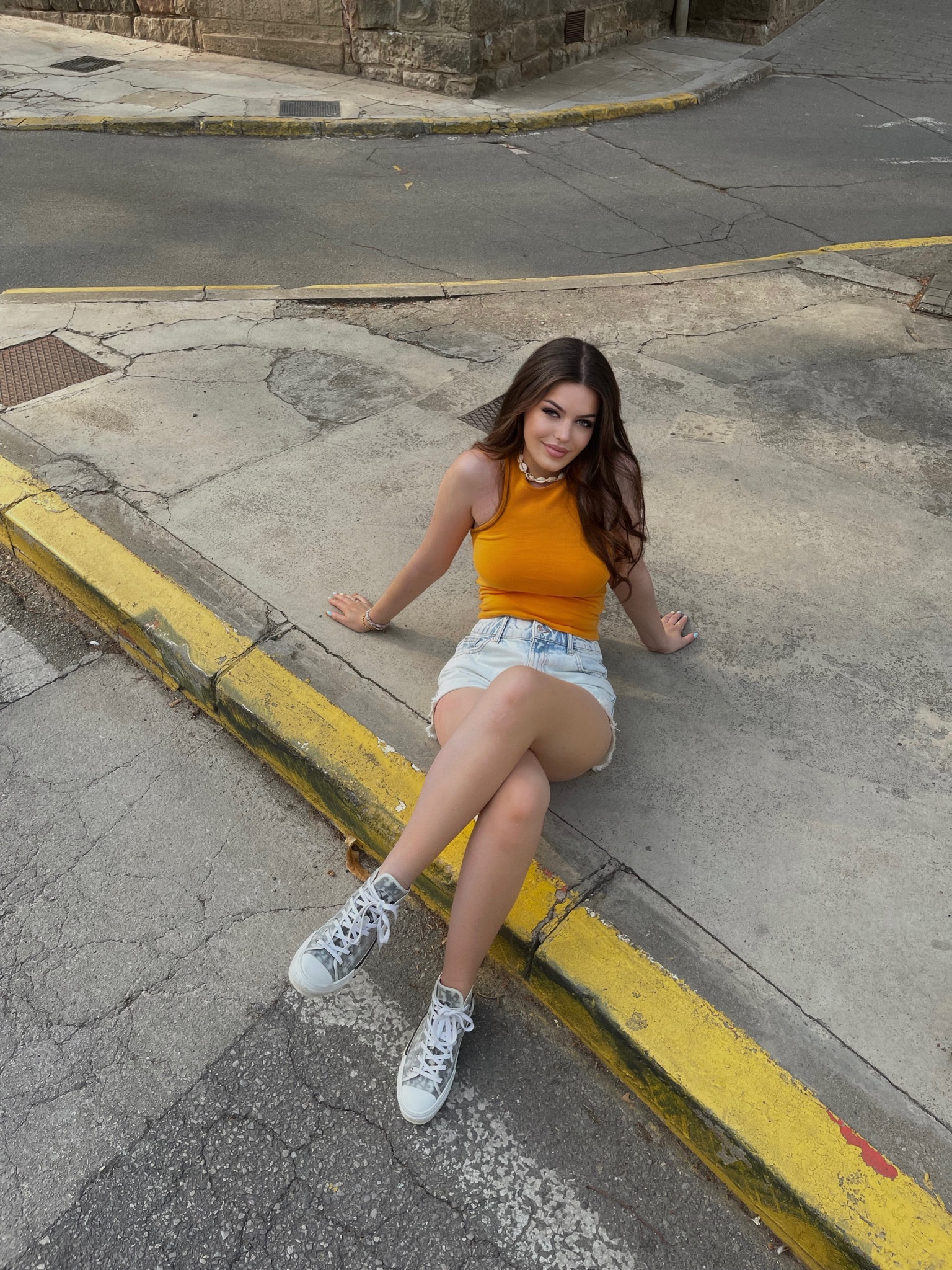 actually…
Top: Gina Tricot (but out of stock)
Hot Pants: Zara