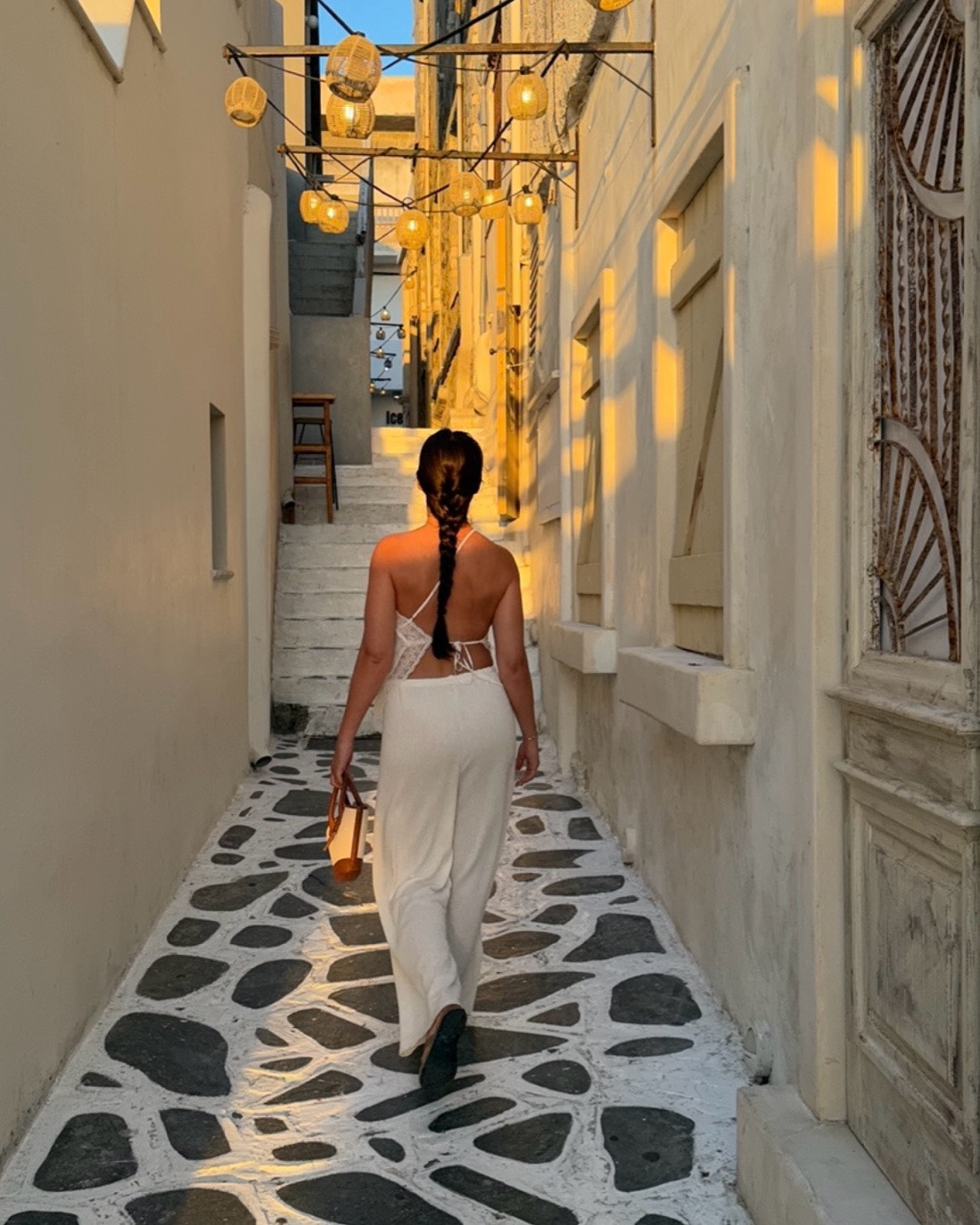 das perfekte Insel Outfit, verspielt, luftig mit dem Gewissen etwas. 

Das rückenfreie Top is serving 🤍

#LTKdeutschland #LTKsummer #LTKstyletip