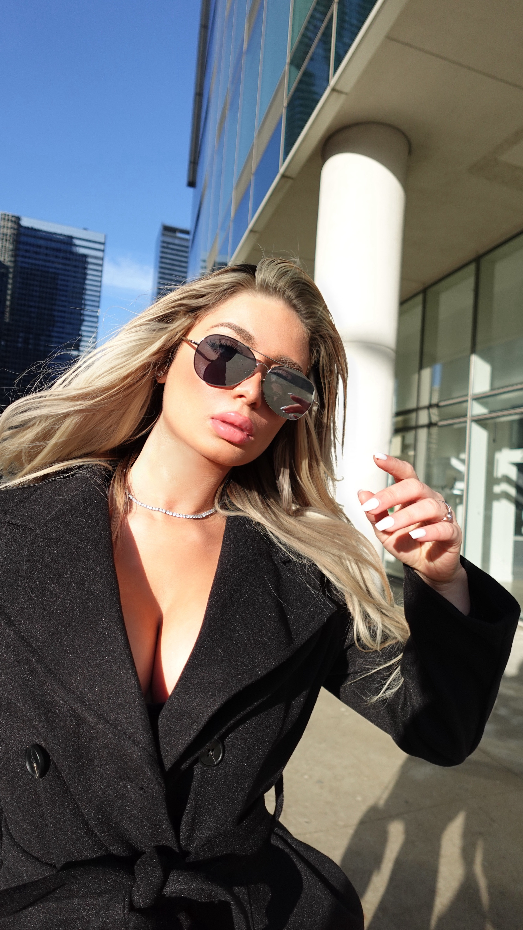 City sleek but make it timeless. Black trench + pointed pumps = instant power move. These silver Ray-Bans? They’re giving main character energy. All linked on LTK!

#LTKU #LTKStyleTip #LTKWorkwear
