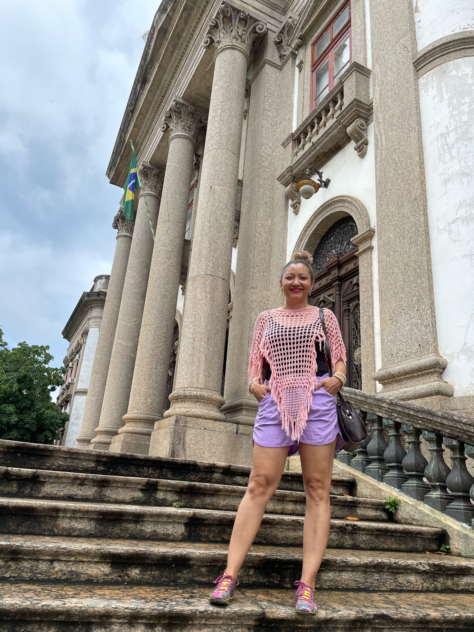 Para um dia de passeio ao ar livre, que tal apostar no crochê que está super em alta? Eu combinei com t-shirt, short e tênis colorido! Que tal? 

#LTKstyletip #LTKbrasil #LTKxRiachuelo