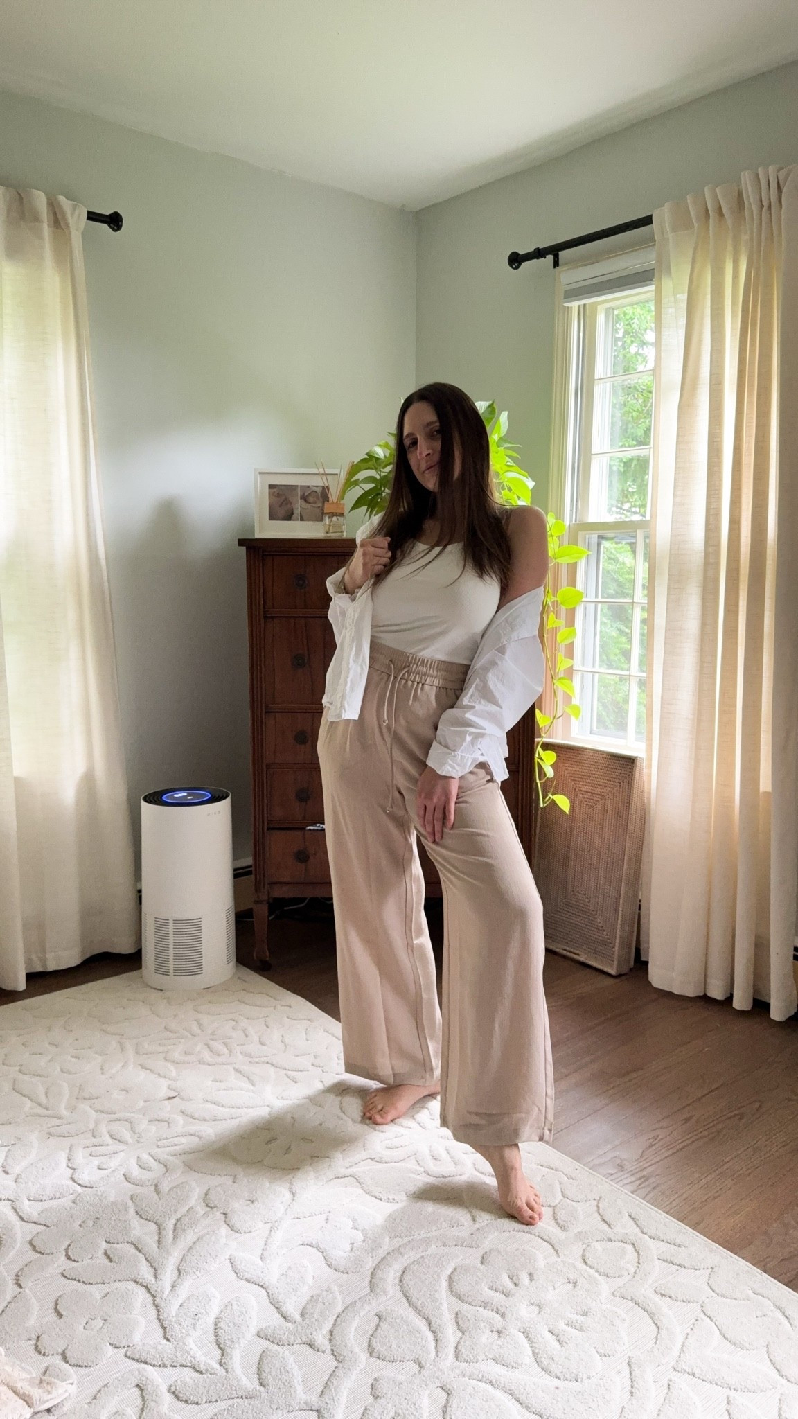 It’s the season for ABBA music on blast and your favorite linen pants. And my new favorites are from @Halara ! I loved them so much I ordered them in two colors! 
-
I loved the drawstring top, and I took a medium for reference. But I also loved that they have pockets and have a wrinkle resistant finish! Perfect for packing on those summer weekend trips! Use our code, KE20 for 20% off full price items OR KEQ when you spend $120 for 10% off or $150 for 12% off. Valid before 6.30.
-
#halara #halarapants