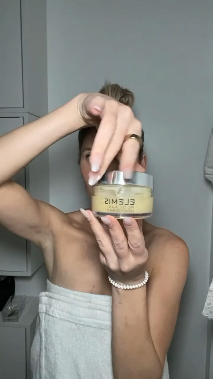 my current favorite part of my skincare routine 👏🏼👏🏼👏🏼 this stuff is magic at taking ALL of my makeup off with ease ...also added a few other Elemis faves! 

get it + sitewide 25% off here only!!! 